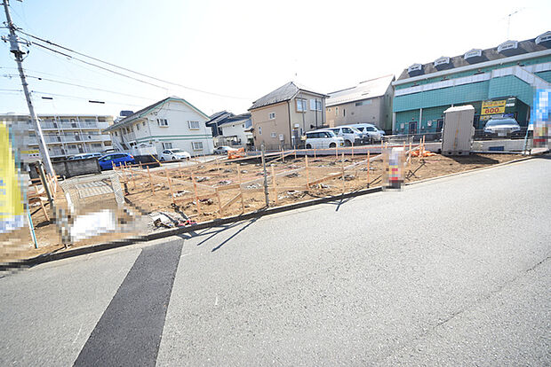 セカンドカーや来客時にも便利なカースペース2台分ございます。