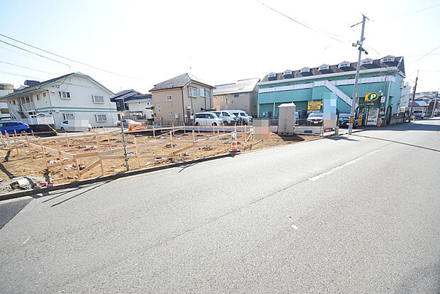 セカンドカーや来客時にも便利なカースペース2台分ございます。