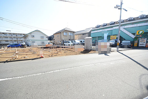 戸建てが立ち並ぶ静かな住宅街。四季折々の移り変わりを感じながら自然と楽しみ、暮らす、そんな毎日を日々の中で感じられる住環境