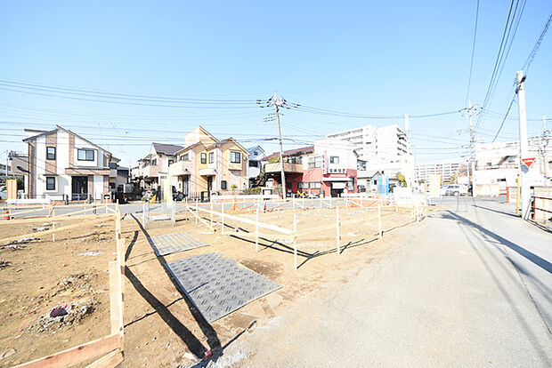 セカンドカーや来客時にも便利なカースペース3台分ございます。