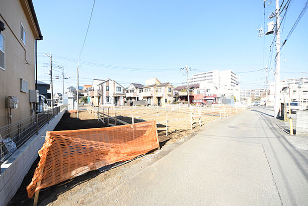 セカンドカーや来客時にも便利なカースペース2台分ございます。