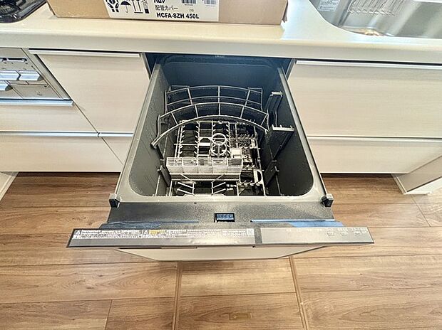 家事時間を短縮できる食洗器付き、毎日の負担を減らしてお料理を楽しめる嬉しい設備です。 