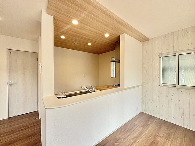 キッチンはオープンカフェスタイルだからリビングとの一体感はバッチリ。毎日のお料理時間も楽しくなりそうです。 