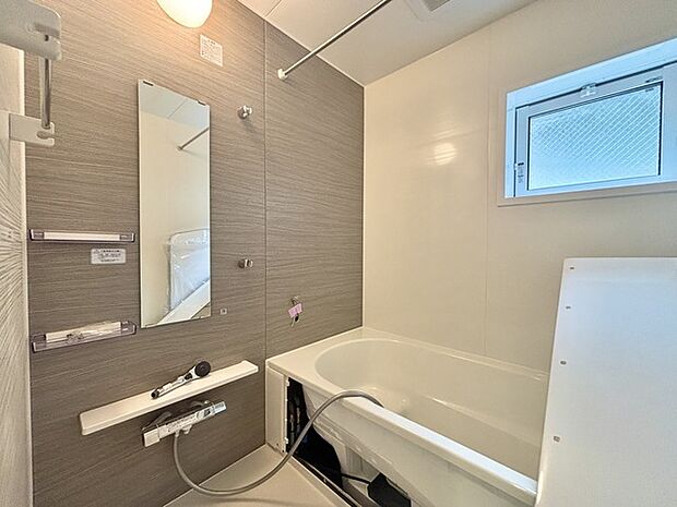 1日の疲れを取るゆとりある浴室です。 