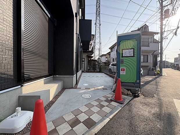 セカンドカーや来客時にも便利なカースペース2台分ございます。 