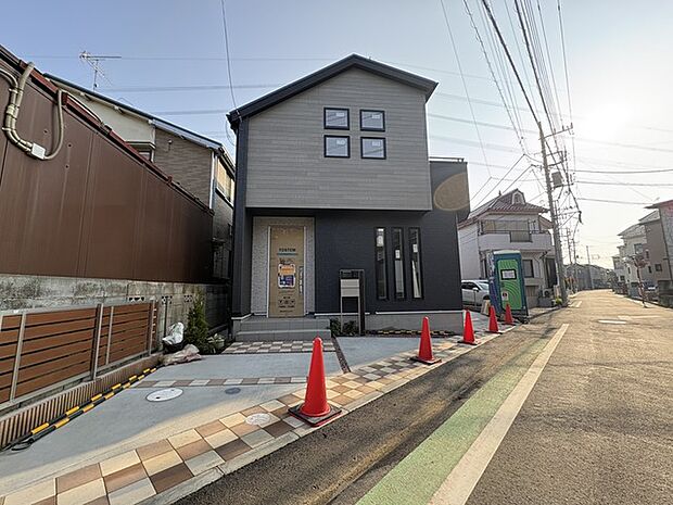 セカンドカーや来客時にも便利なカースペース2台分ございます。 