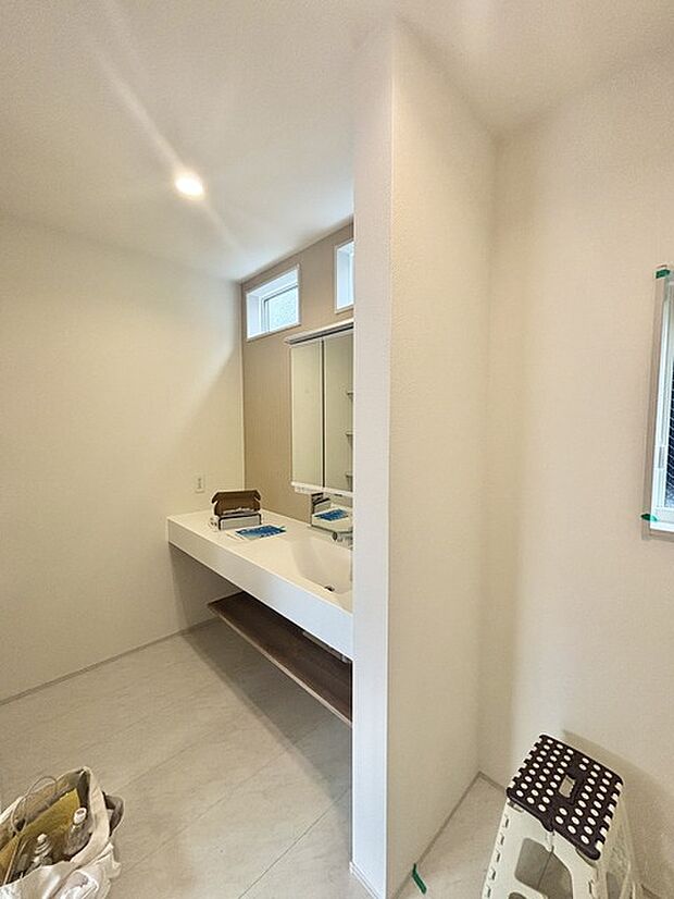 ゆとりの洗面スペースで朝の身支度もスムーズに行えます。 