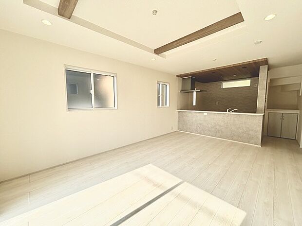 リビングは家具の配置も思いのまま。自由度が高い設計です。 