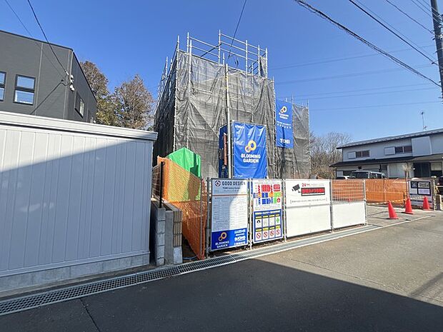 戸建てが立ち並ぶ静かな住宅街。四季折々の移り変わりを感じながら自然と楽しみ、暮らす、そんな毎日を日々の中で感じられる住環境