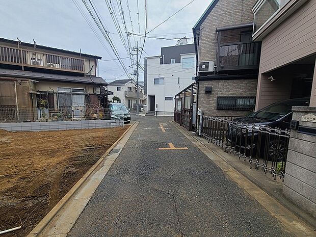 戸建てが立ち並ぶ静かな住宅街。四季折々の移り変わりを感じながら自然と楽しみ、暮らす、そんな毎日を日々の中で感じられる住環境 
