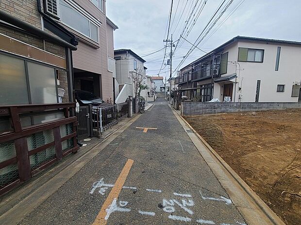 戸建てが立ち並ぶ静かな住宅街。四季折々の移り変わりを感じながら自然と楽しみ、暮らす、そんな毎日を日々の中で感じられる住環境