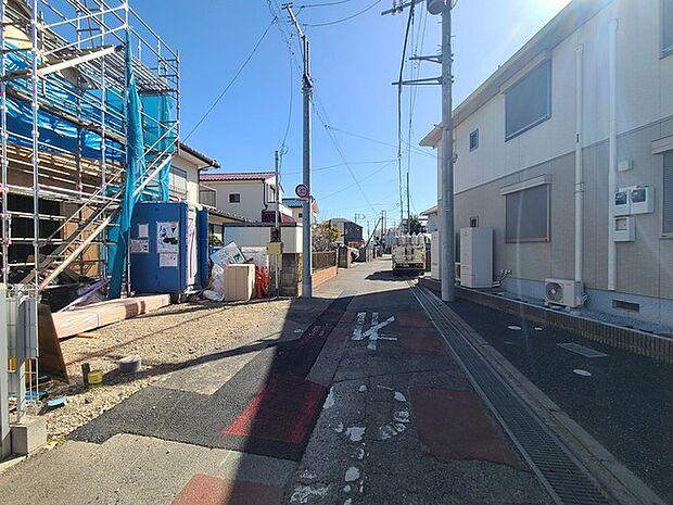 戸建てが立ち並ぶ静かな住宅街。四季折々の移り変わりを感じながら自然と楽しみ、暮らす、そんな毎日を日々の中で感じられる住環境