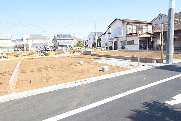 セカンドカーや来客時にも便利なカースペース2台分ございます。 