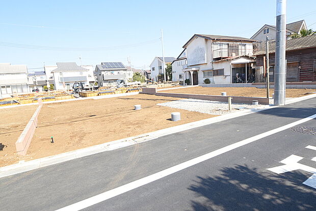 セカンドカーや来客時にも便利なカースペース2台分ございます。 