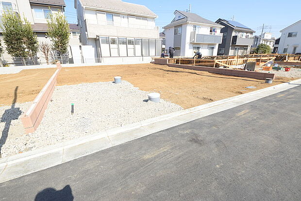 セカンドカーや来客時にも便利なカースペース2台分ございます。