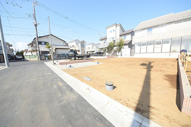 セカンドカーや来客時にも便利なカースペース2台分ございます。