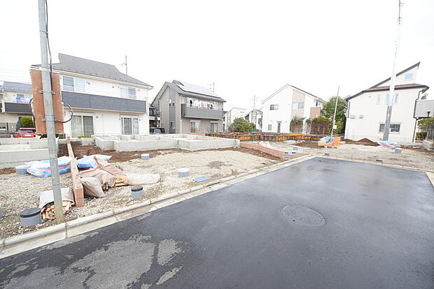 南道路に面しており日中もたくさんの陽が入ります。風通りや周辺環境など実際に現地にてご確認ください。