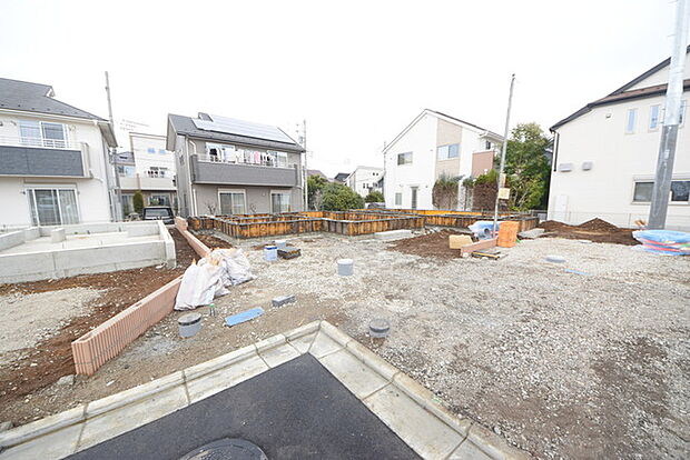 カースペースは1台駐車できます。車庫の出し入れのしやすさなど、実際に現地にてご確認ください。