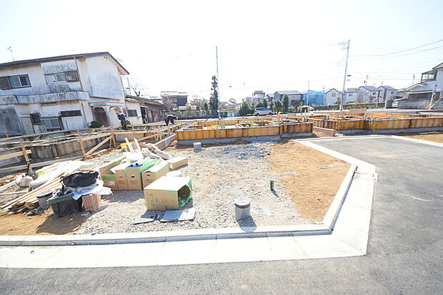 セカンドカーや来客時にも便利なカースペース2台分ございます。