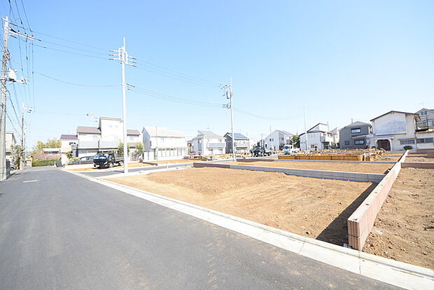 セカンドカーや来客時にも便利なカースペース2台分ございます。