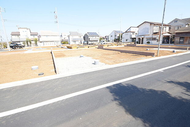 セカンドカーや来客時にも便利なカースペース2台分ございます。 