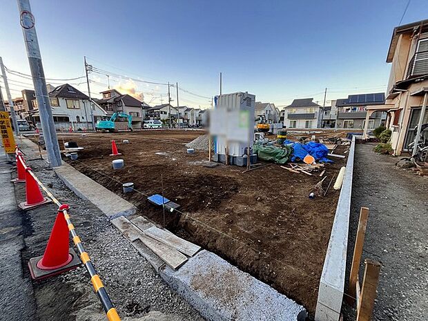 南道路に面しており日中もたくさんの陽が入ります。風通りや周辺環境など実際に現地にてご確認ください。 