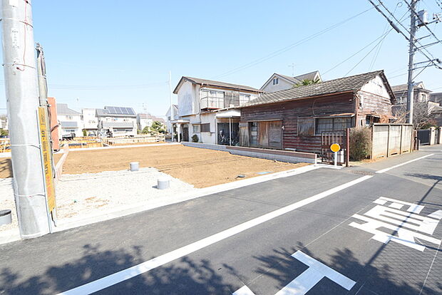 戸建てが立ち並ぶ静かな住宅街。四季折々の移り変わりを感じながら自然と楽しみ、暮らす、そんな毎日を日々の中で感じられる住環境