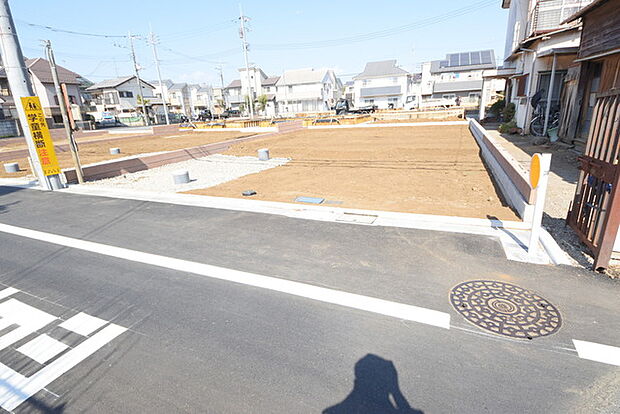 セカンドカーや来客時にも便利なカースペース2台分ございます。