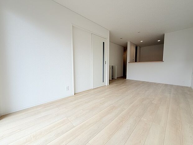 明るさと落ち着きが調和する、穏やかな空間です