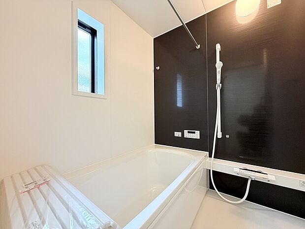 一緒にお風呂に入っている子供達の声がリビングまで聞こえてきそうな広々とした1坪バス