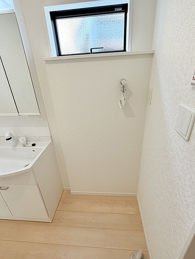 ゆとりの洗面スペースで朝の身支度もスムーズに行えます。