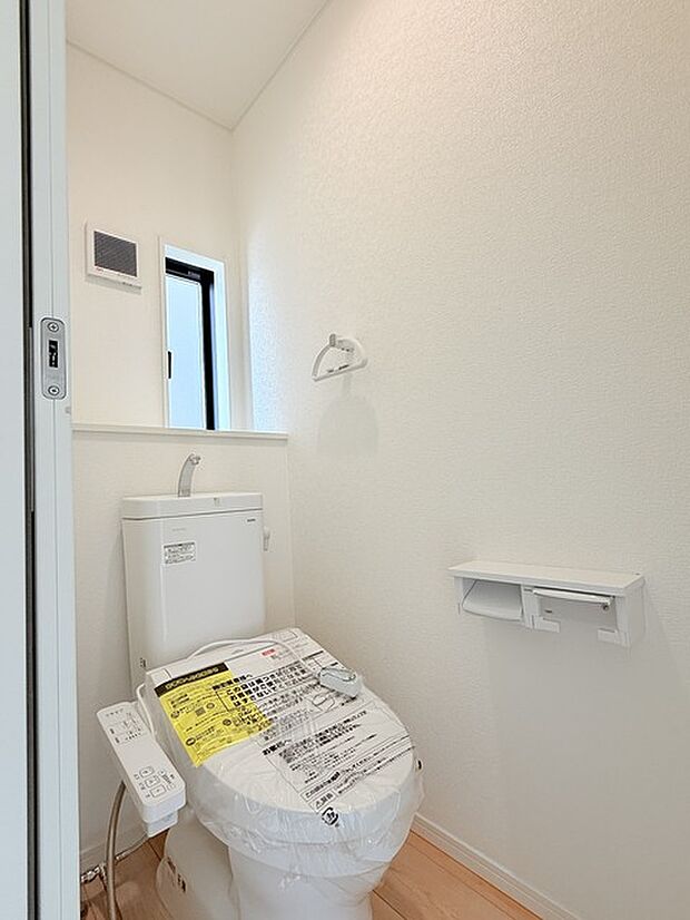 1.2階にそれぞれトレイがございます。朝の混雑時に分散して利用できるほか、ゲスト用としても使い分けることもできます。