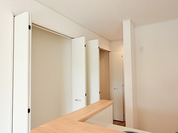 大容量のパントリーがございますので、非常食や食品のストックも沢山置けます。