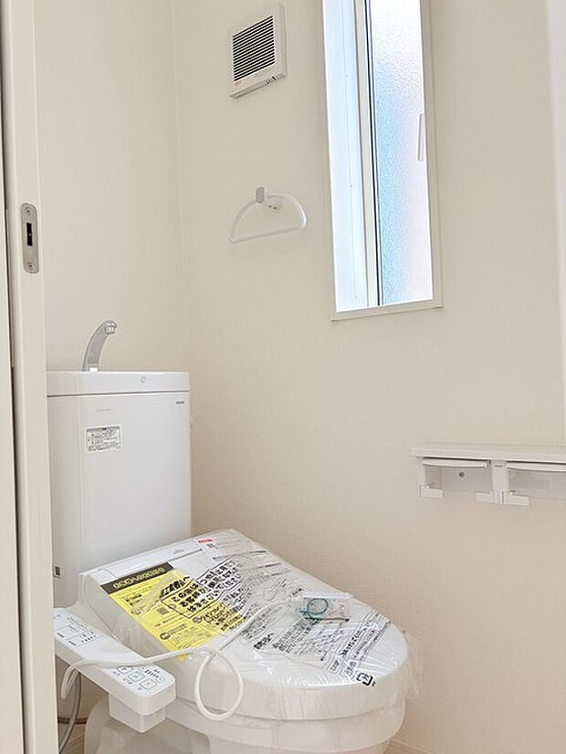1.2階にそれぞれトレイがございます。朝の混雑時に分散して利用できるほか、ゲスト用としても使い分けることもできます。