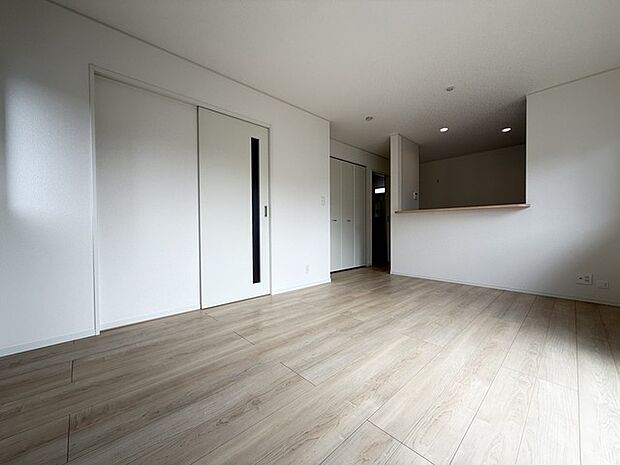 夕食の時間。家族、友人、両親、親戚との会話がより料理を美味しくしてくれる。あっという間に時間が過ぎてしまう居心地の良さは、普段はほっとする空間としてここにあります。 