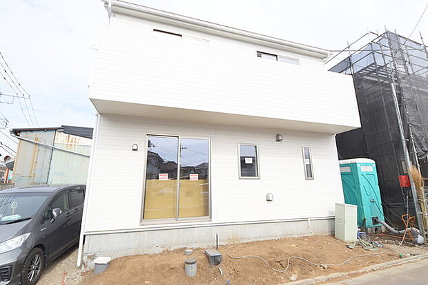 戸建てが立ち並ぶ静かな住宅街。四季折々の移り変わりを感じながら自然と楽しみ、暮らす、そんな毎日を日々の中で感じられる住環境