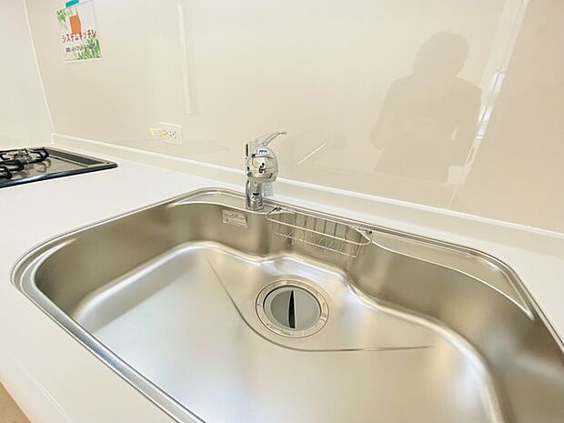 一杯の水も楽しめる浄水器があるシステムキッチン。