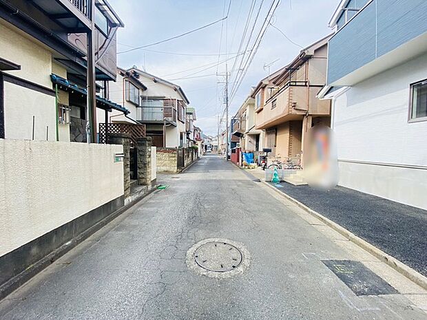 戸建てが立ち並ぶ静かな住宅街。四季折々の移り変わりを感じながら自然と楽しみ、暮らす、そんな毎日を日々の中で感じられる住環境 