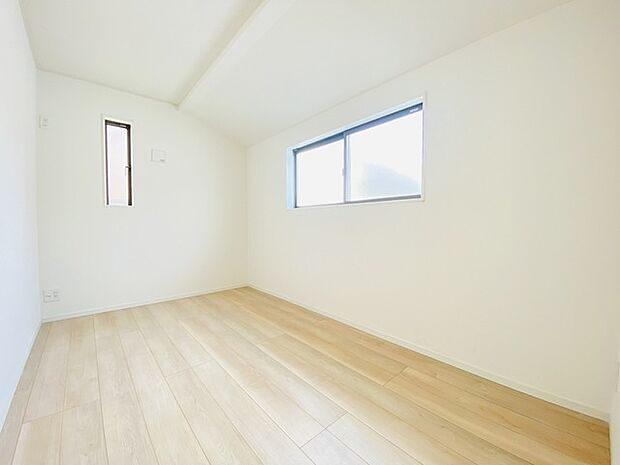 2面採光を確保した明るい室内は、爽やかな風を感じる居心地の良い空間です。