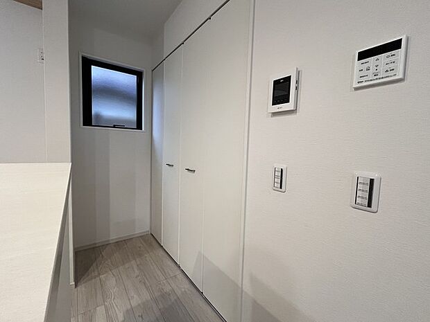 大容量のパントリーがございますので、非常食や食品のストックも沢山置けます。