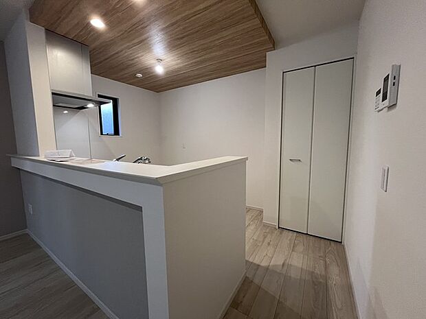 大容量のパントリーがございますので、非常食や食品のストックも沢山置けます。