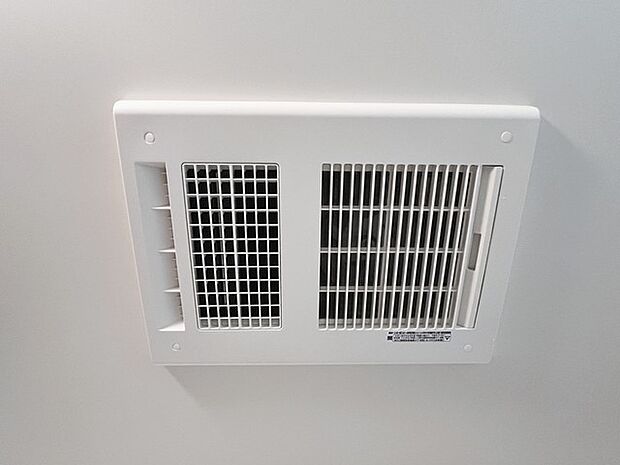 花粉や雨の日、寒い冬の時期に嬉しい浴室乾燥機。換気機能で入浴時に湿気を換気しカビの防止にもなります。  