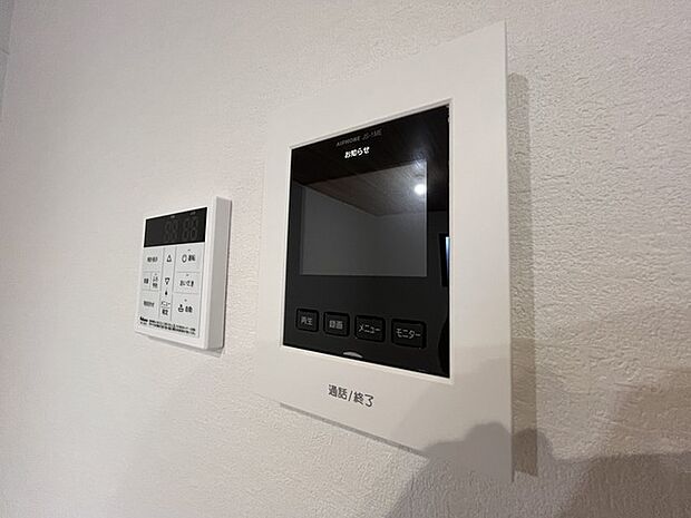 録画機能もあり、どのような人が何時に来訪されたのかが分かります。防犯上はもちろん、お届け物などの把握にも便利です。ライトが付いているので、夜間でも安心です。  