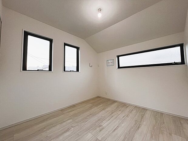 2面採光を確保した明るい室内は、爽やかな風を感じる居心地の良い空間です。  