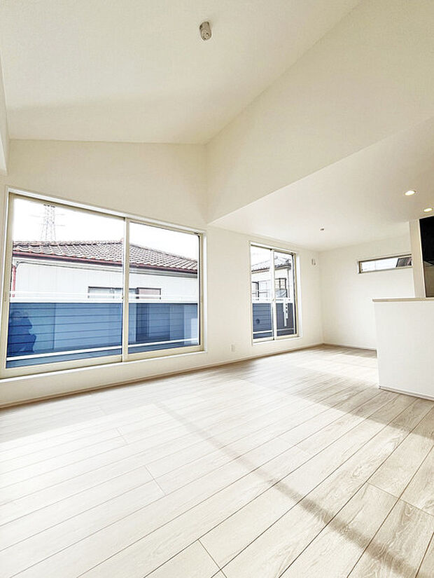 リビングは家具の配置も思いのまま。自由度が高い設計です。