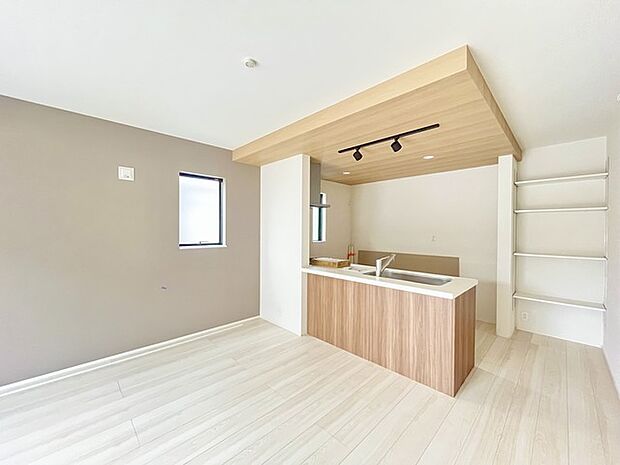 リビングは家具の配置も思いのまま。自由度が高い設計です。 