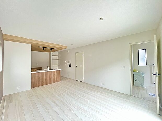 夕食の時間。家族、友人、両親、親戚との会話がより料理を美味しくしてくれる。あっという間に時間が過ぎてしまう居心地の良さは、普段はほっとする空間としてここにあります。