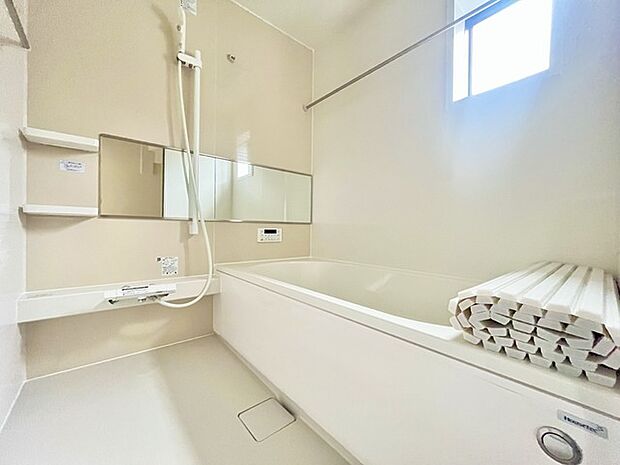 1日の疲れを取るゆとりある浴室です。 