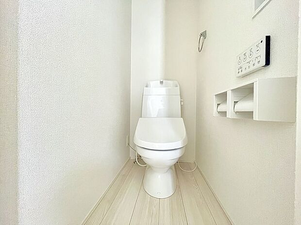 1.2階にそれぞれトレイがございます。朝の混雑時に分散して利用できるほか、ゲスト用としても使い分けることもできます。