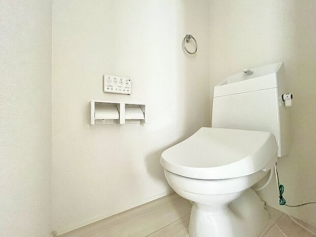 1.2階にそれぞれトレイがございます。朝の混雑時に分散して利用できるほか、ゲスト用としても使い分けることもできます。